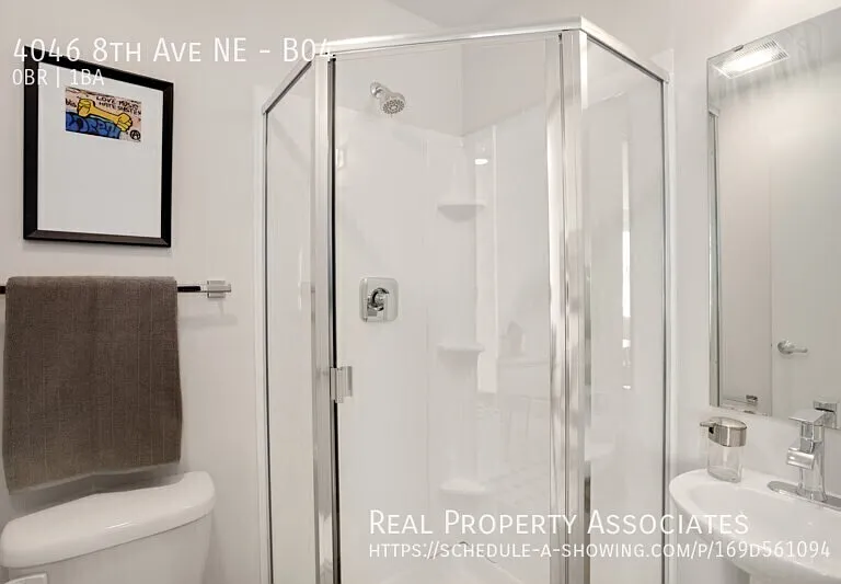 4046 8th Ave NE #B04 — Photo 3