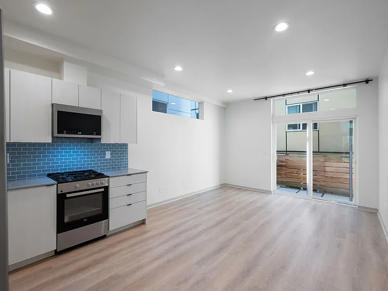 1805A 20th Ave — Photo 10