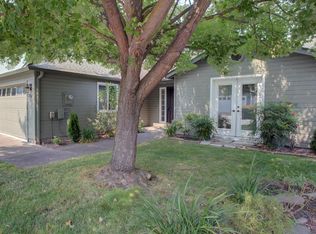 218 Christopher Way, Talent, OR 97540