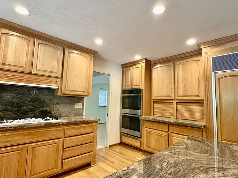 116 Granada Way — Photo 8