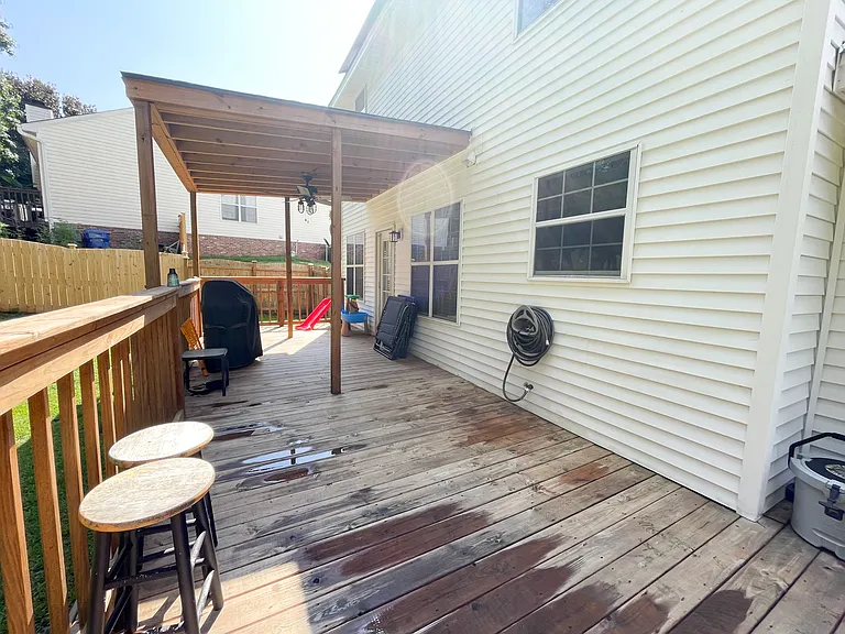 104 Cedar Field Ln — Photo 11