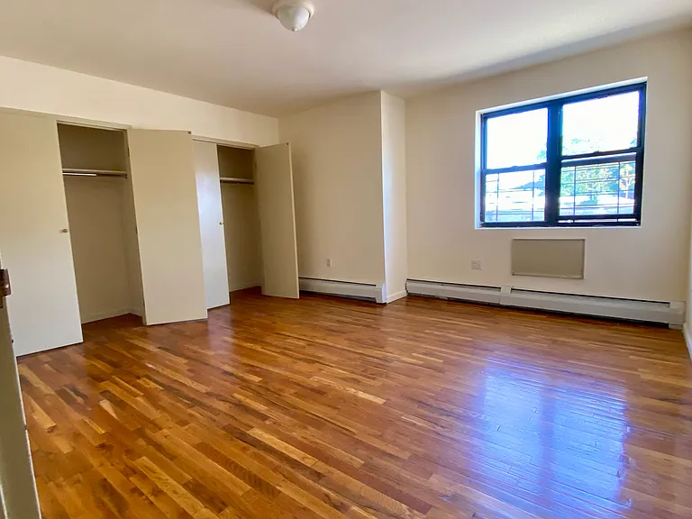 44 Hilton Ave #D2 — Photo 2