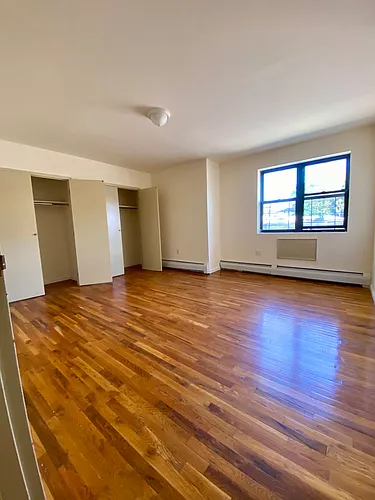 44 Hilton Ave Photo 1