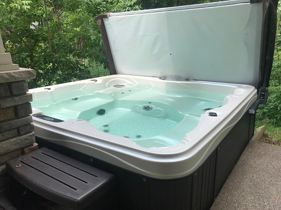 2nd image of 3010 Brooks Ln