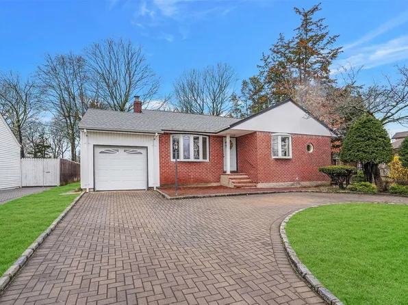 17 Cutting Street, Huntington, NY 11743