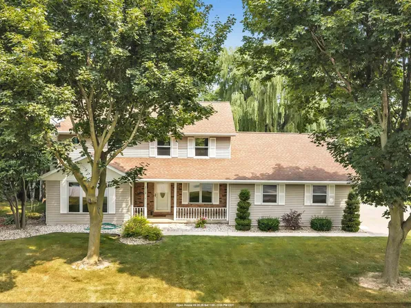 2719 Woodland Hills Ct, Green Bay, WI 54311