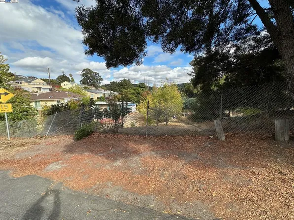 677 Renfrew Rd, El Sobrante, CA 94803