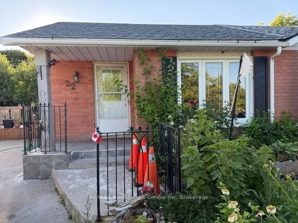 22 Calais Pl W, Kitchener, ON N2M 5M1