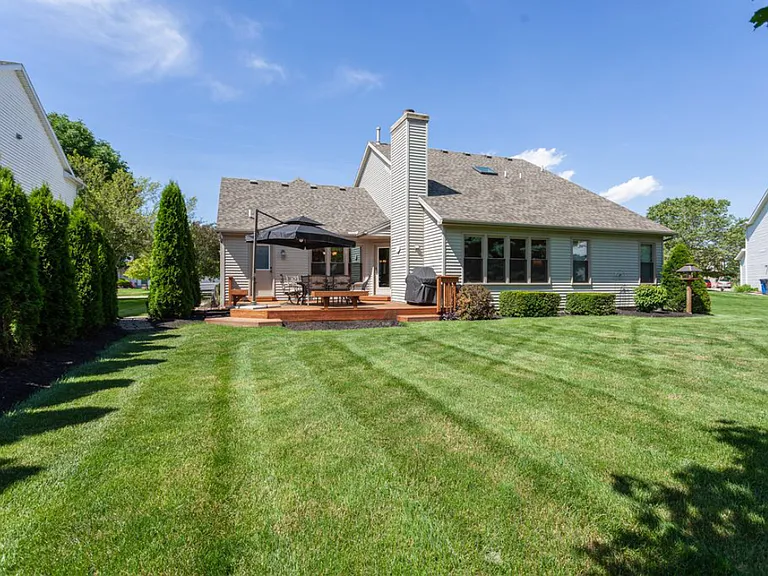 2048 Lexington Rd — Photo 9