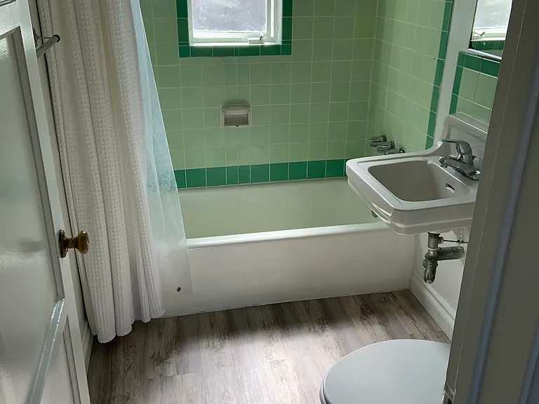 2599 Wellesley Ave — Photo 5