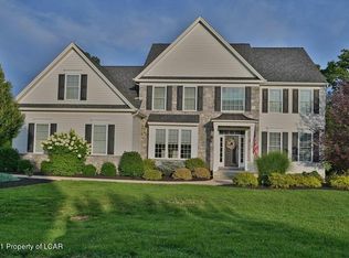 1077 Manor Dr, Mountain Top, PA 18707