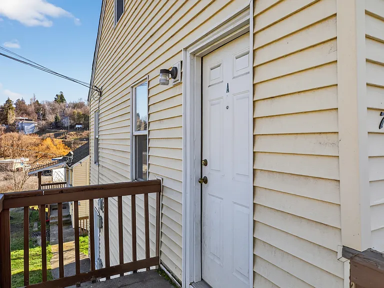 730 NW Ritchie St #A — Photo 1