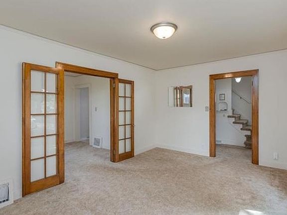 3rd image of 422 W Minckler St