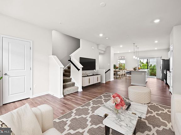 5th image of 624 Mozart Way