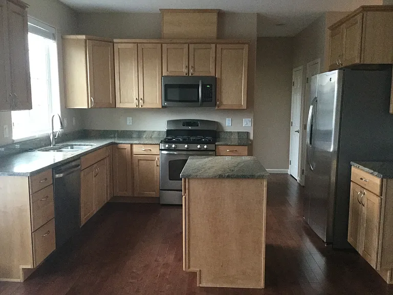 2642 Newton St — Photo 4