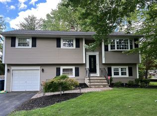 10 Grandin Dr, Flemington, NJ 08822