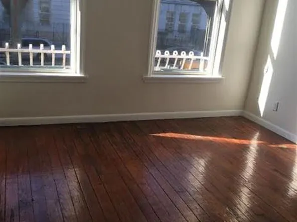 2373 31st St, Astoria, NY 11105