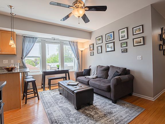 5th image of 2611 W Argyle St #3