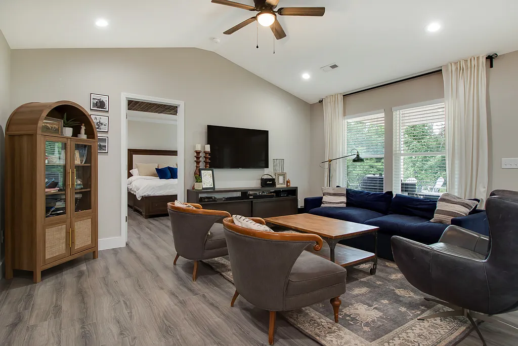 3 bed, 1258 sqft, $2,150 — Photo 4