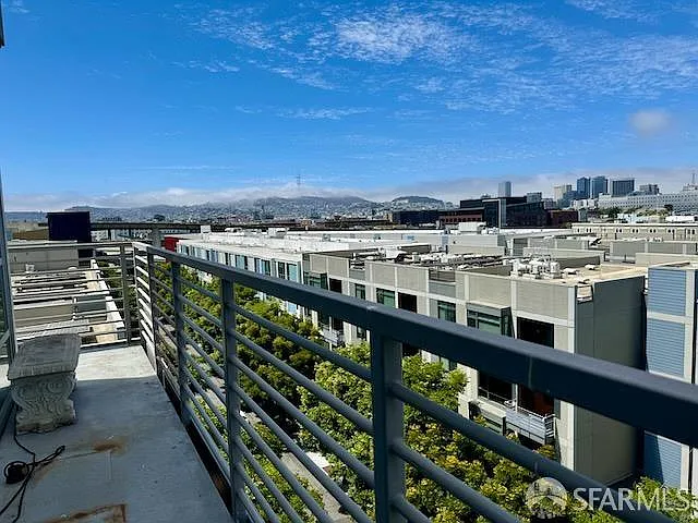 325 Berry St — Photo 7