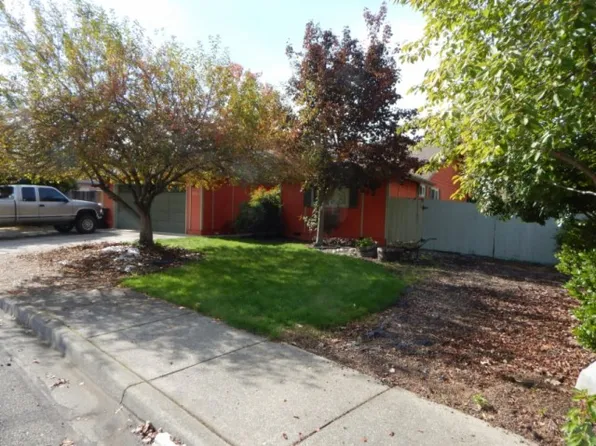 1044 Kokanee Ln, Grants Pass, OR 97527