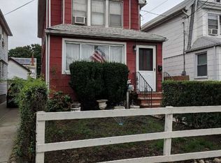 9065 207th St, Jamaica, NY 11428
