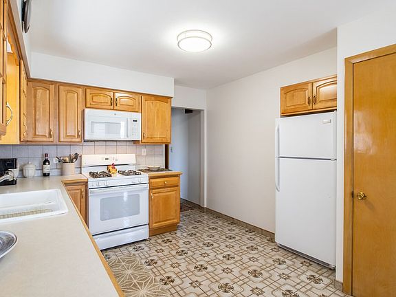 3rd image of 4341 N Nordica Ave