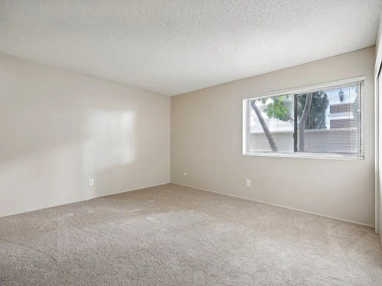 B Street Apartments — Photo 14