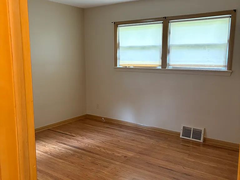 1348 Beaconfield Rd — Photo 13