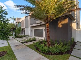 10541 NW 68th Ter, Doral, FL 33178