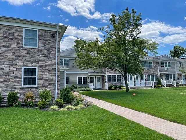 Fairfield Village At Commack — Photo 10