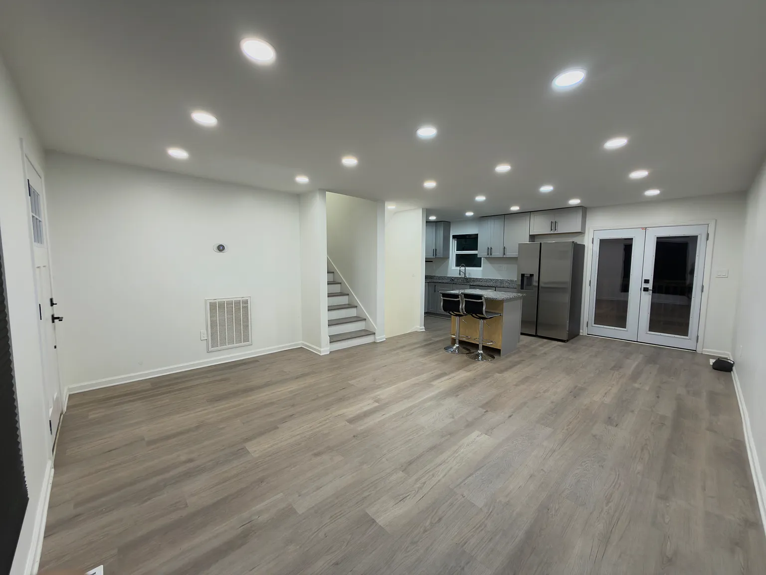 3 bed, 2.5 bath, 1625 sqft, $800 — Photo 3