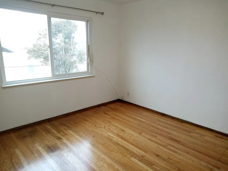 184 Longview Dr — Photo 2