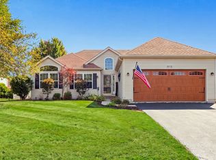 612 Yellowstone Ln, Yorkville, IL 60560