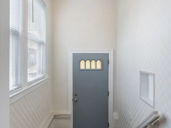 226-10 147th Avenue image 5 of 35