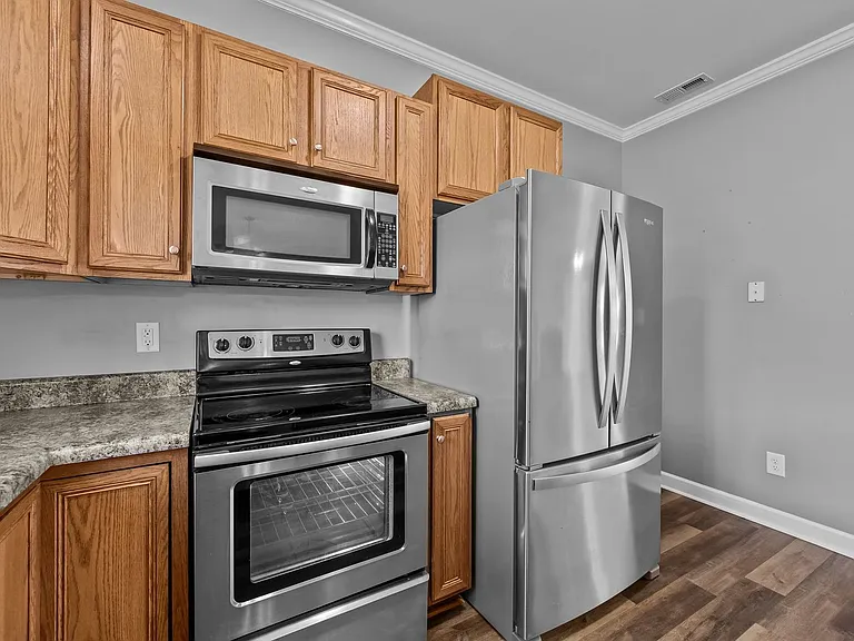 210 Wedgefield Cir — Photo 8