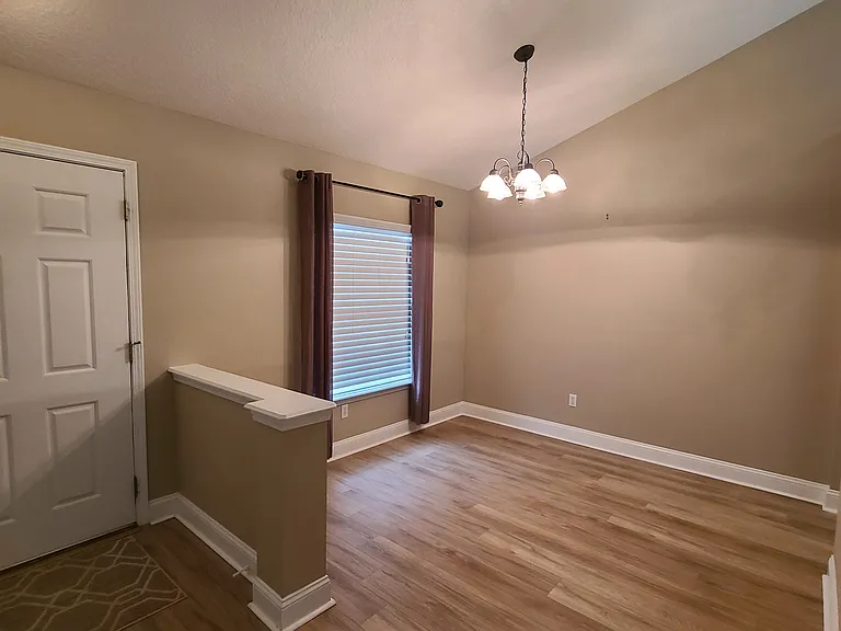 804 Esquire Ln — Photo 5