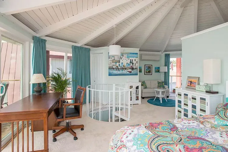 Upstairs with 2 desk areas