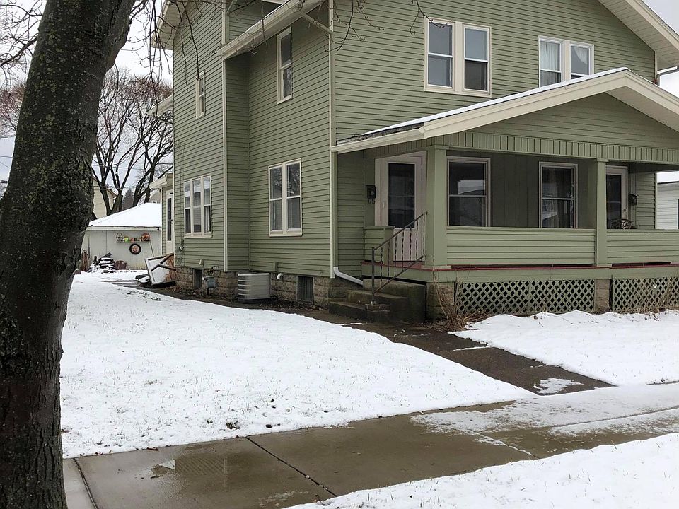 1st image of 725 Oak St NW