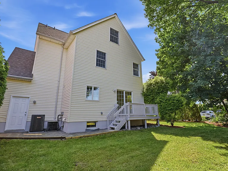 519 Summit Ave — Photo 37