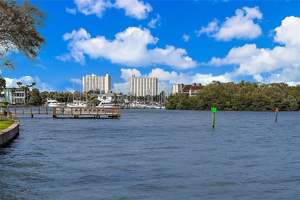 2 bed, 2.0 bath, 965 sqft, $2,300 — Photo 3