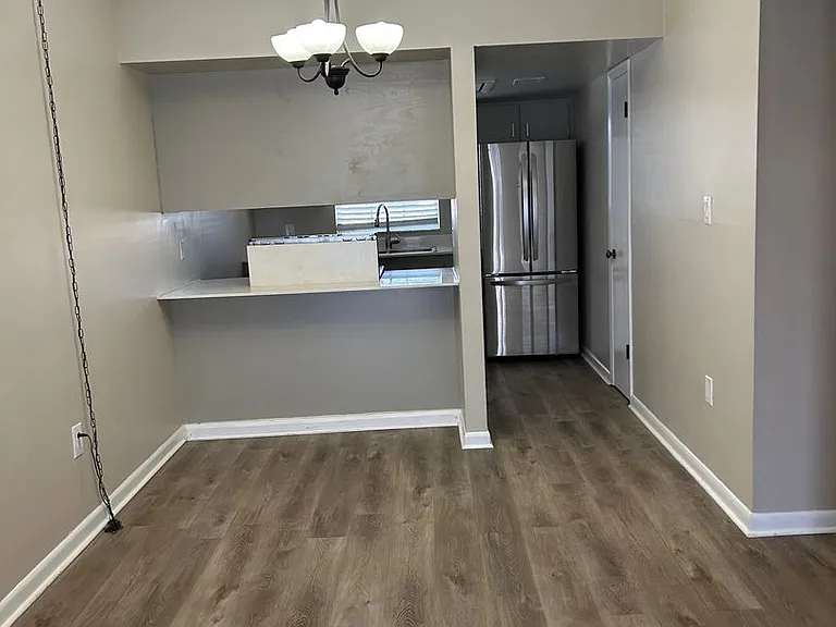 204 E Gottsche Ave — Photo 3