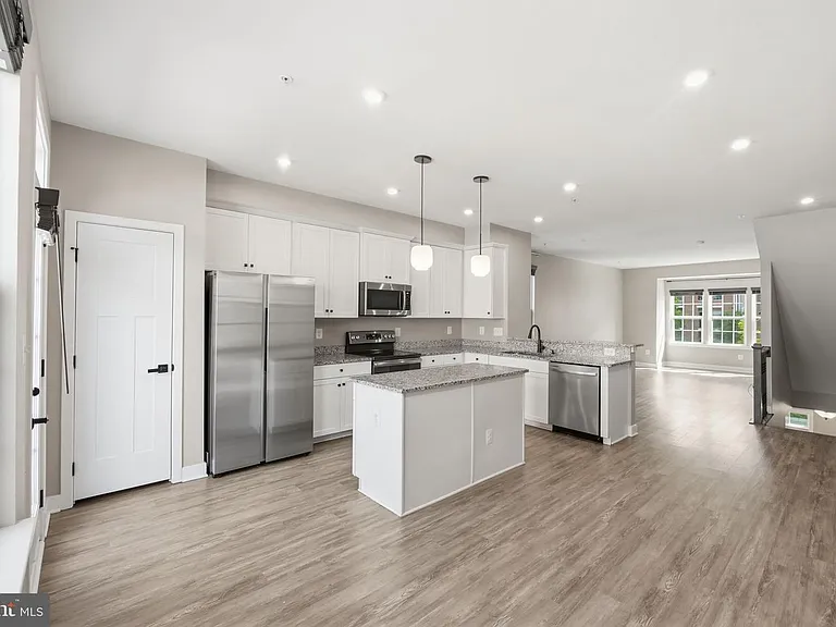 8110 Miner St — Photo 24