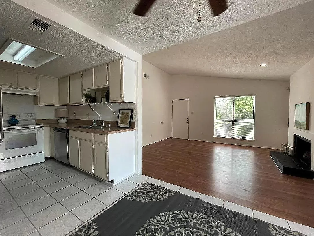 2 bed, 848 sqft, $1,450 — Photo 4