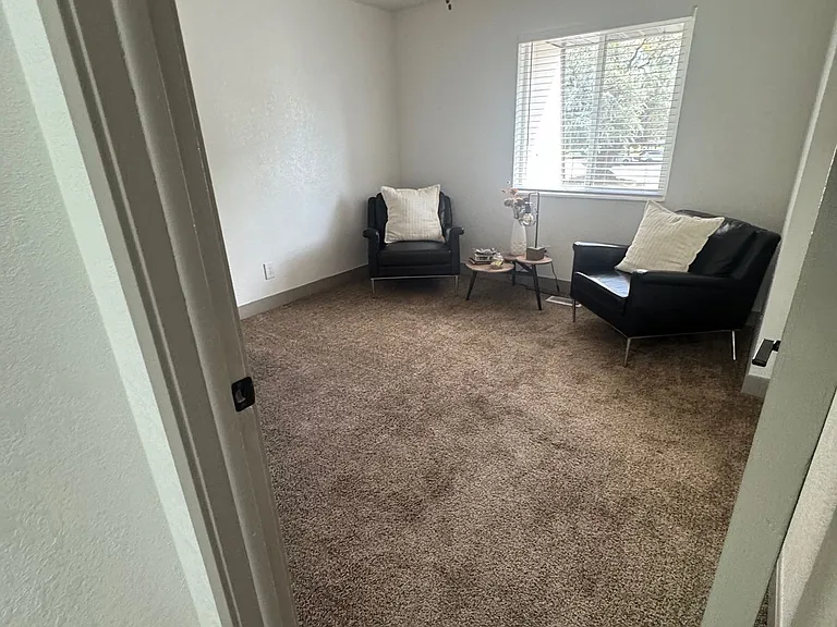 The Katmai Apartments — Photo 76