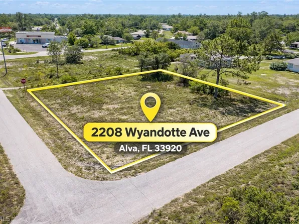 2208 Wyandotte Ave, Alva, FL 33920