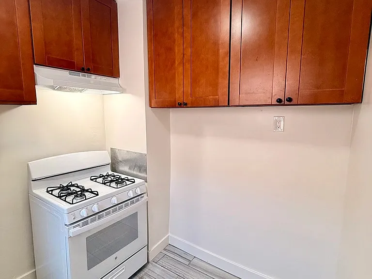 3057 Leeward Ave #15 — Photo 5