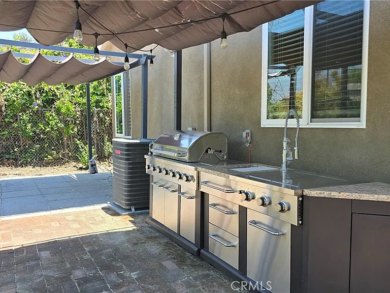 1018 La Presa Dr — Photo 21