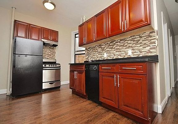 2nd image of 215 E 4th St APT 9