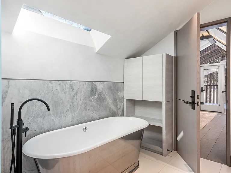 131 W Bleeker St — Photo 24